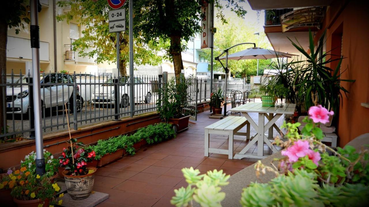 Hotel Frida Rimini Bagian luar foto