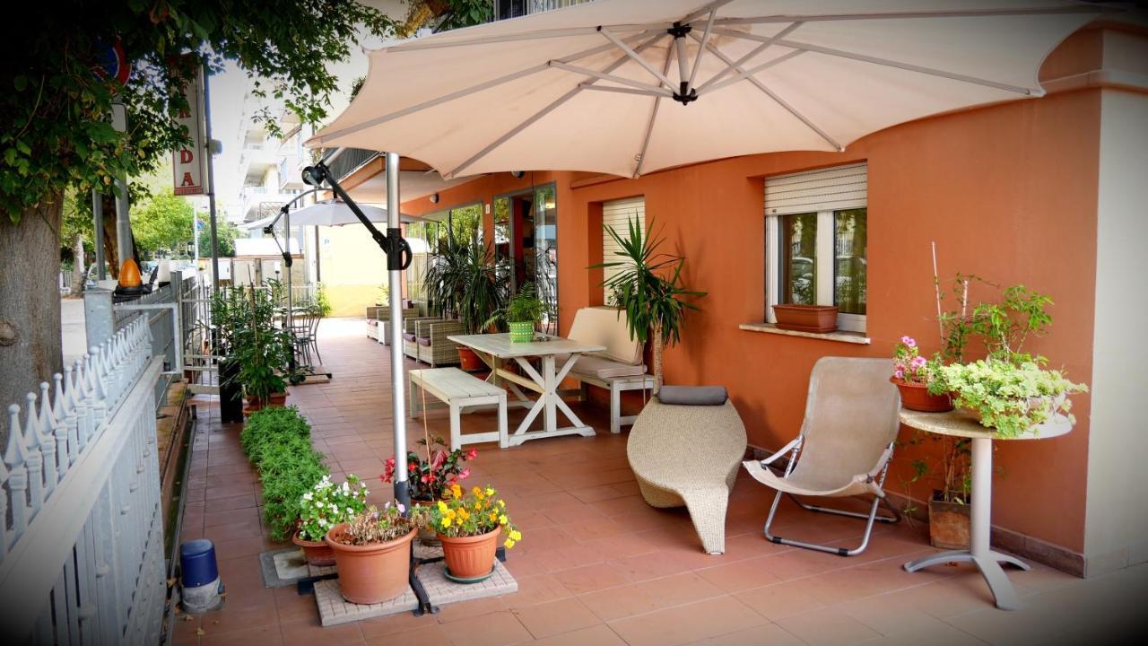 Hotel Frida Rimini Bagian luar foto