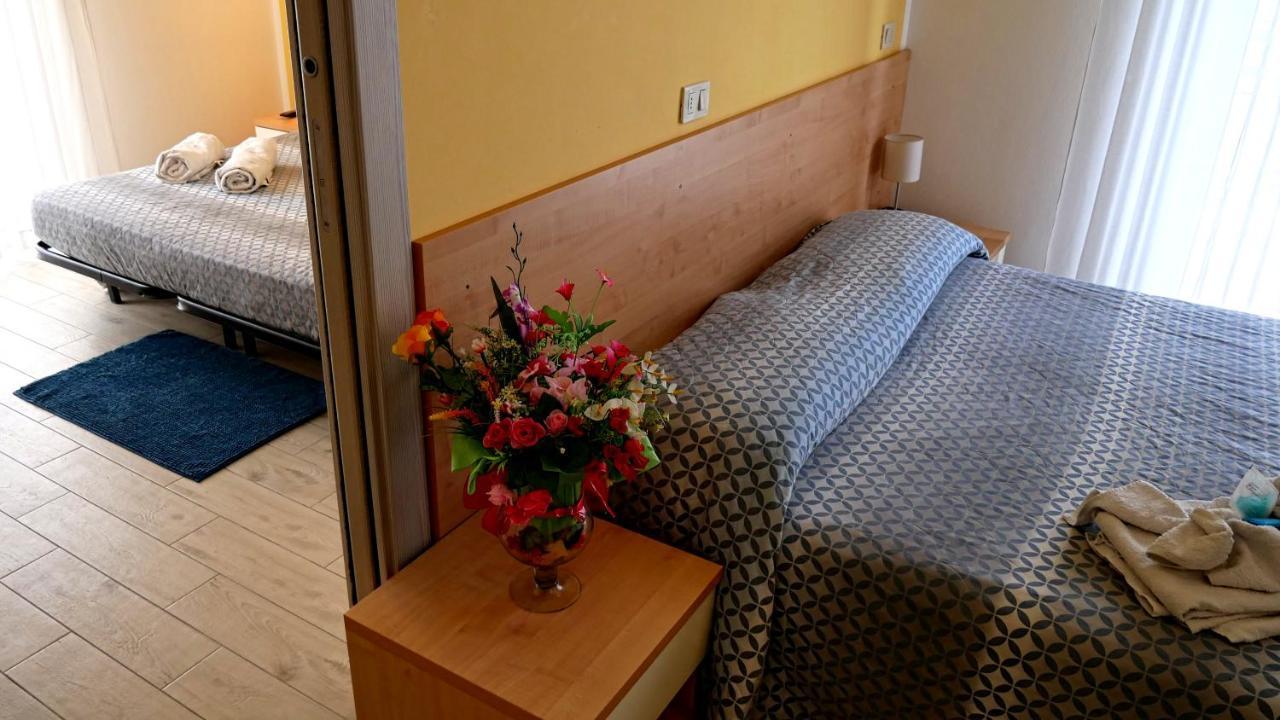 Hotel Frida Rimini Bagian luar foto