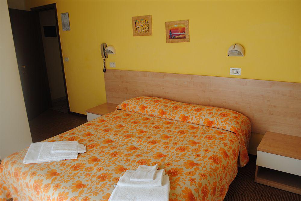 Hotel Frida Rimini Bagian luar foto